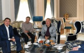 Елбасы Өзбекстан мемлекетіне іс сапармен жүріп Головкиннің шайқасын тікелей эфирде тамашалап жеделхат жолдады.