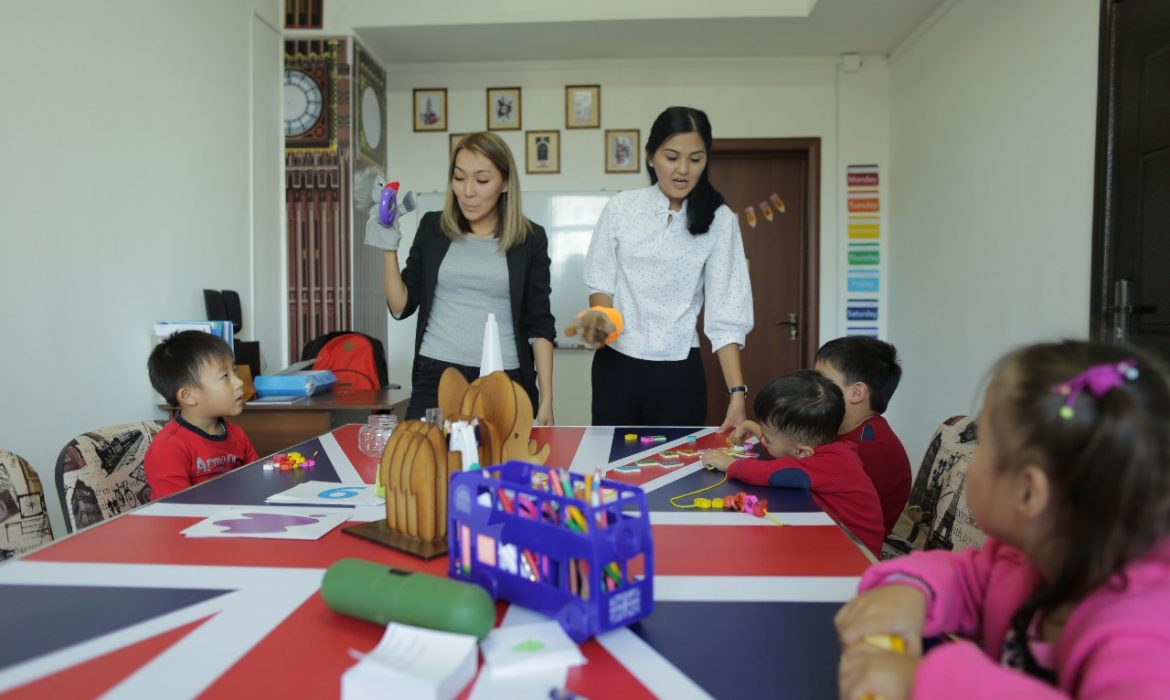 Алматы облысының кәсіркері мүмкіндігі шектеулі балаларға тегін ағылшын курсын ашты