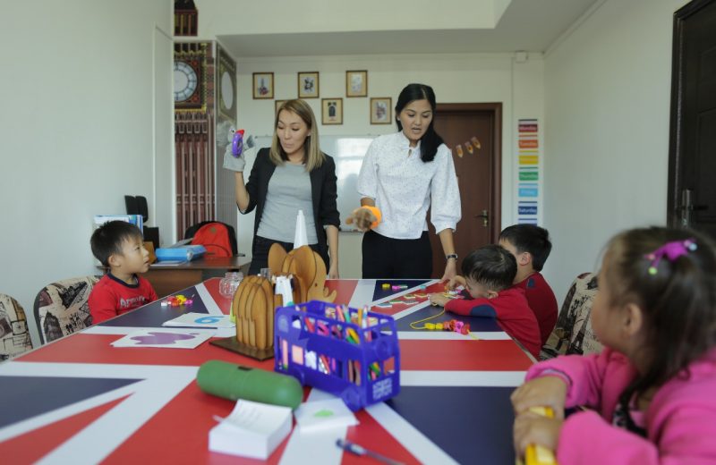 Алматы облысының кәсіркері мүмкіндігі шектеулі балаларға тегін ағылшын курсын ашты