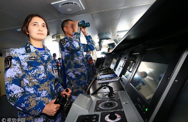 Қытайдағы ең алып әскери кемені 23 жастағы қазақ қызы жүргізеді