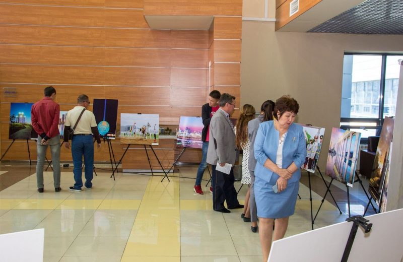 В Талдыкорганском Доме журналистов, была представлена фотовыставка в честь 20-летия Астаны