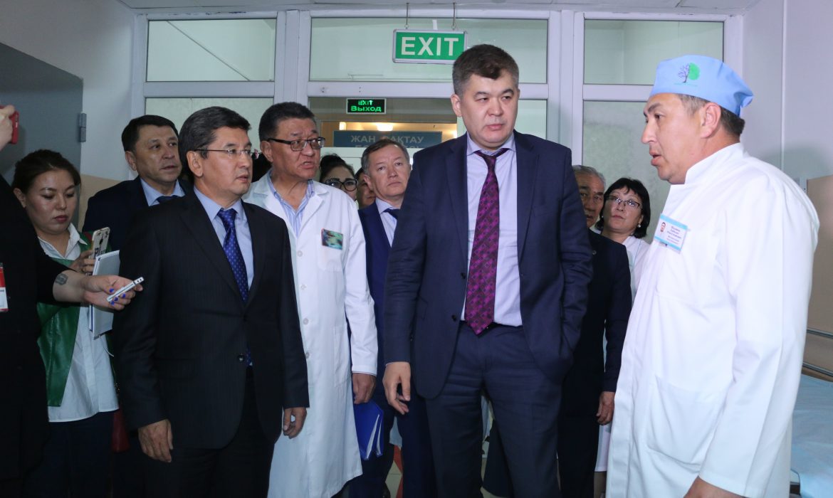 Министр  посетил  больницу  Талгара