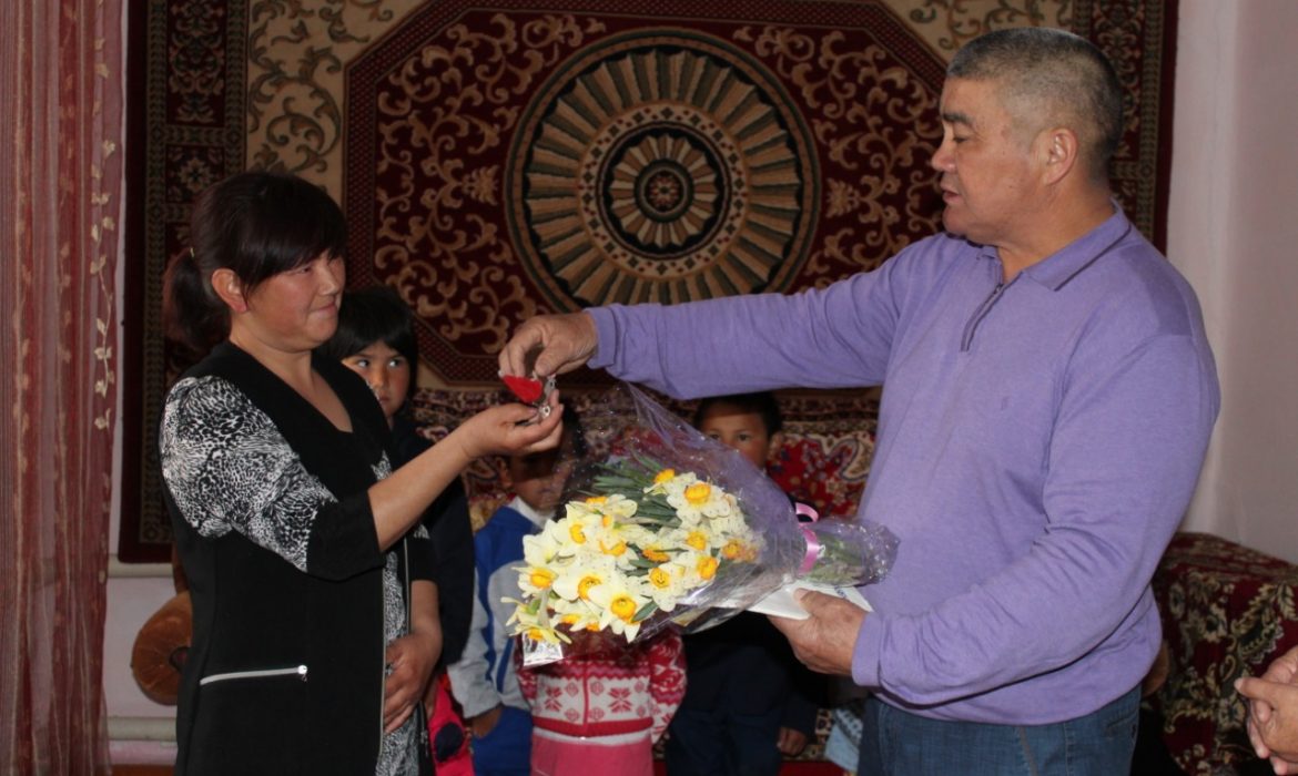 Кәсіпкерлер жомарттығы: Алматы облысында көп балалы екі отбасы баспаналы болды