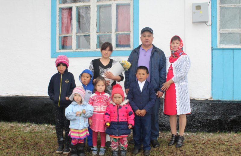 Щедрость предпринимателей: в Алматинской области две семьи получили жилье.