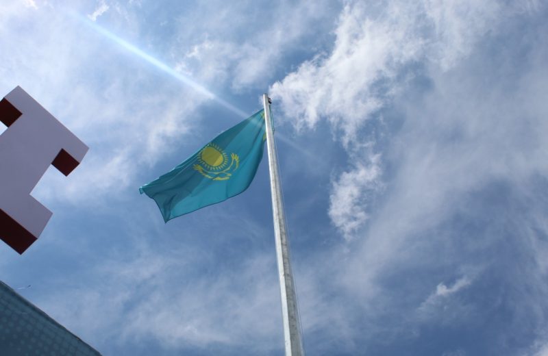 12-метровый флагшток установили в Текели