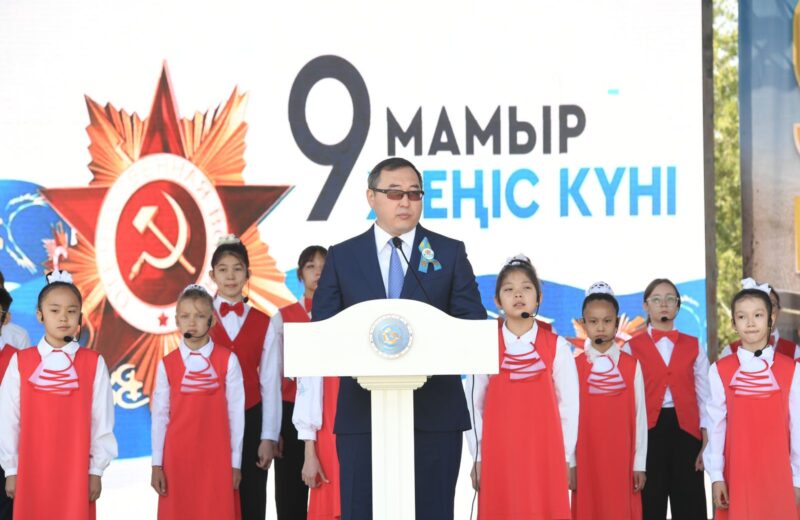 Аким Алматинской области Марат Султангазиев поздравил ветеранов ВОВ
