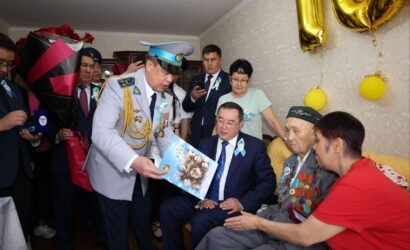 Марат Сұлтанғазиев ардагерлерді Жеңістің 80 жылдығымен құттықтады