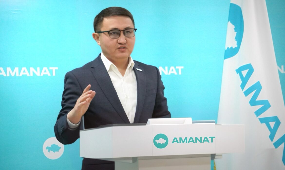 «AMANAT» партиясы Алматы облыстық филиалының атқарушы хатшысы Ерлан Жакупов:  Әрқайсымыз Жолдауда айтылған міндеттерді орындауға үлес қосуымыз керек