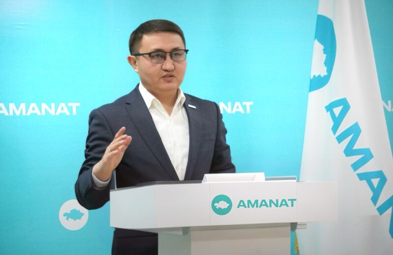 «AMANAT» партиясы Алматы облыстық филиалының атқарушы хатшысы Ерлан Жакупов:  Әрқайсымыз Жолдауда айтылған міндеттерді орындауға үлес қосуымыз керек