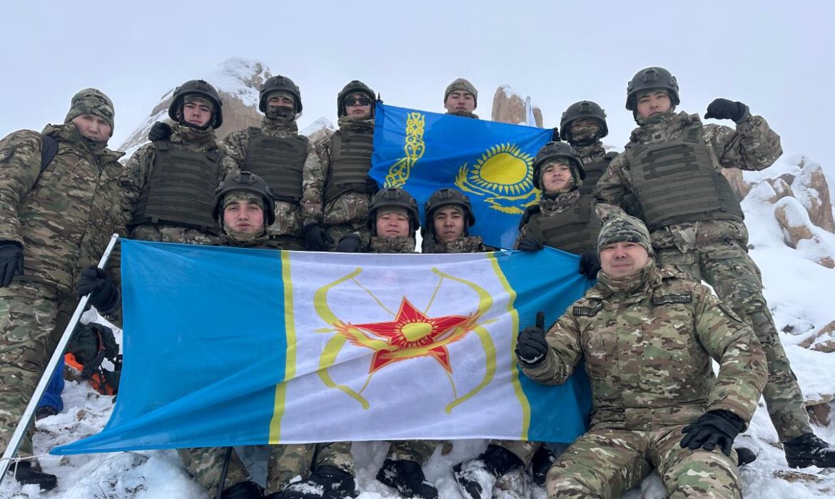 Күштік құрылымдар жоғары оқу орындарының курсанттары Іле Алатауындағы 3500 метрлік шыңды бағындырды