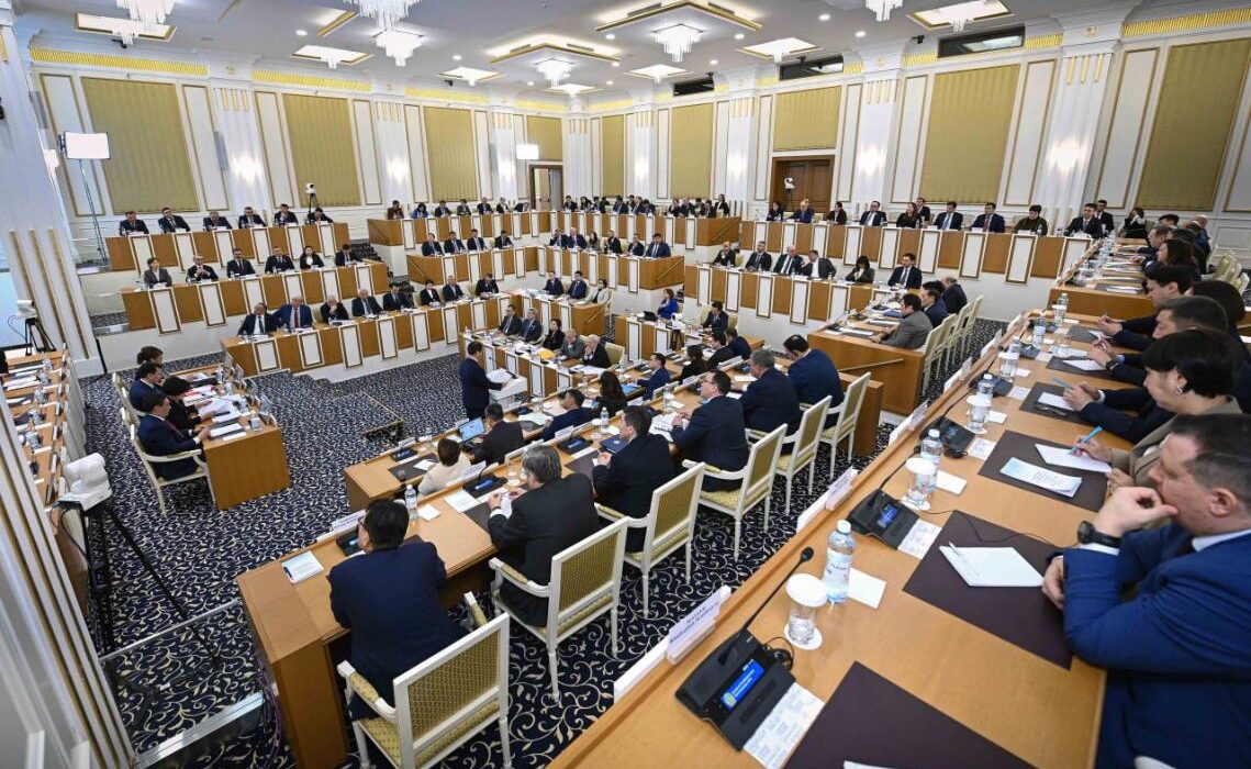 Конституциялық комиссия түзетулер жобасын талқылауға кірісті