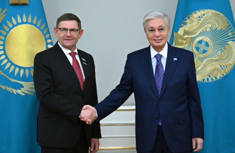 Сергей Пономарев: Конституцияда «Таза Қазақстанды» бекіту арқылы болашақ ұрпақ алдында жауапкершілік танытамыз