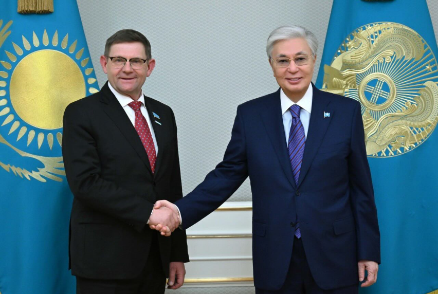 Сергей Пономарев: Конституцияда «Таза Қазақстанды» бекіту арқылы болашақ ұрпақ алдында жауапкершілік танытамыз