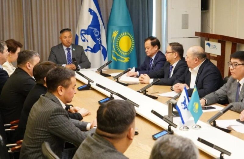 «Ақ жол» партиясы жаңа Конституция жобасын қолдады