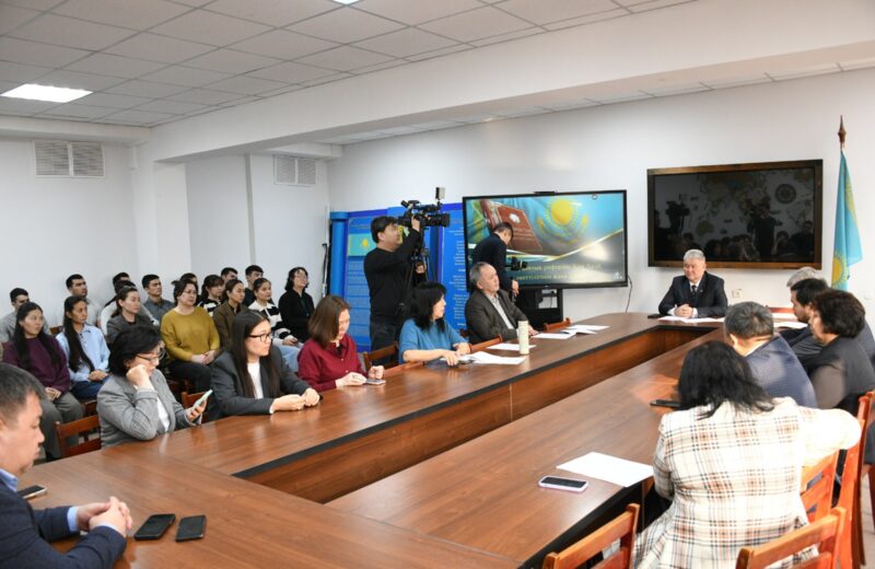 Конституциялық реформаның тарихи мәніне талдау жасалды