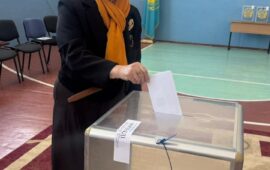 Талғар қаласында Қазақстан Республикасының Еңбек сіңірген артисі Ұлжан Айнақұлова республикалық референдумға қатысып, азаматтық ұстанымын білдірді.