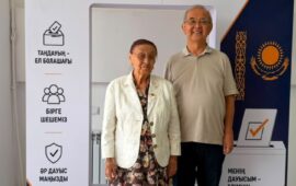 Ақын рухына тағзым: Алматы облысында Тұманбай Молдағалиевтің жұбайы Құрылтай сайлауында дауыс берді