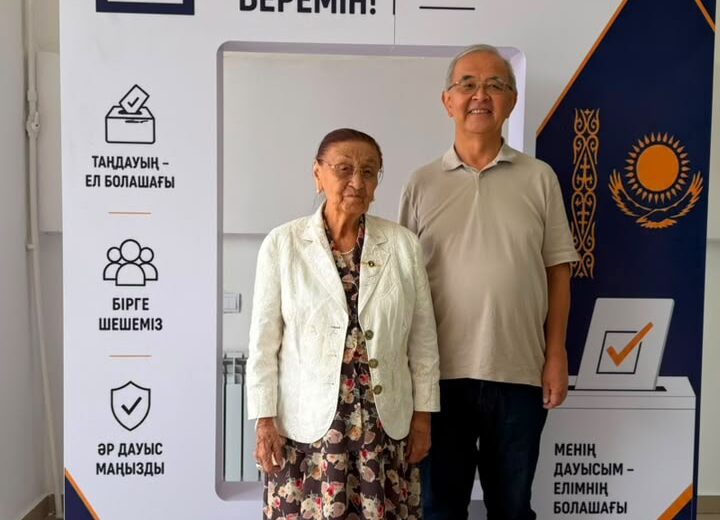 Ақын рухына тағзым: Алматы облысында Тұманбай Молдағалиевтің жұбайы Құрылтай сайлауында дауыс берді