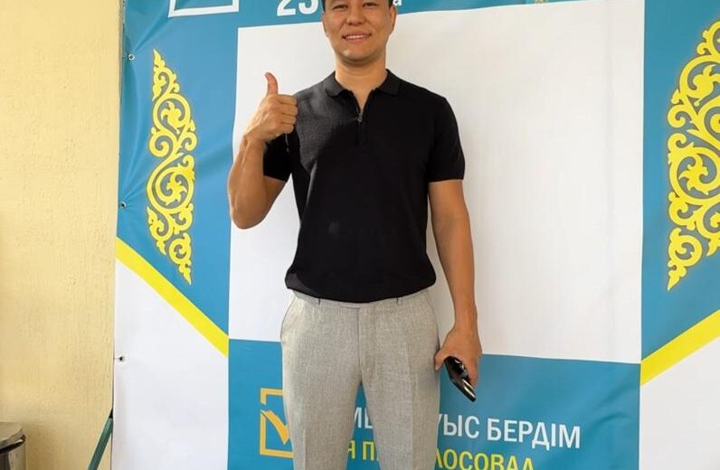 Дархан Бейсенов сайлау учаскесіне келіп, өз таңдауын жасады