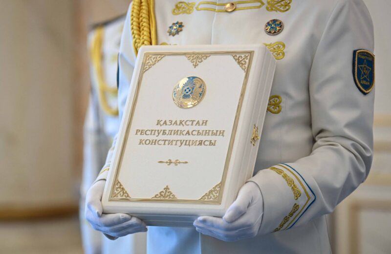 Конституция: құқық пен жауапкершілік қатар жүреді